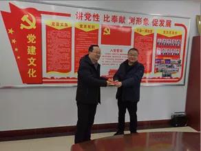 敦煌種業(yè)領(lǐng)導(dǎo)看望慰問公司老干部、老黨員及困難黨員職工